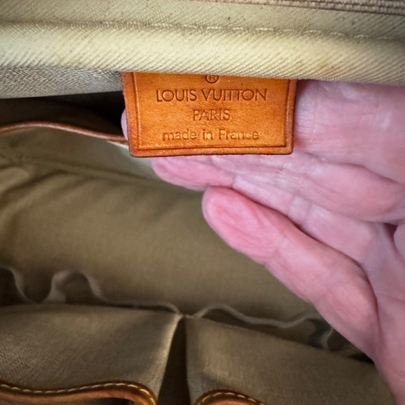 Louis Vuitton Monogram Deauville Handbag - Picture 12 of 17